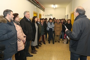 Visita de la Corporación municipal a la nueva sede de la Casa de las Mujeres de Iruñea, que quedará ubicada en el antiguo Conservatorio de Música. (AYUNTAMIENTO DE IRUÑEA)