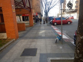 Imagen del lugar en el que se ha producido el atropello en Iruñea. (POLICÍA MUNICIPAL DE IRUÑEA)