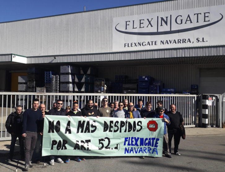 Concentración de la plantilla de Flexngate en protesta por el despido de un trabajador. (ELA)