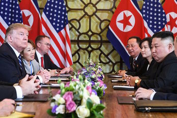 Reunión entre las delegaciones de EEUU y Corea del Norte. (Saul LOEB / AFP)