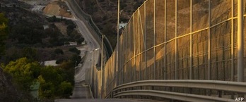 Imagen de la valla fronteriza entre Melilla y Marruecos. (AFP)