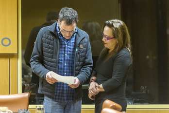 Julen Arzuaga y Rafaela Romero, en una reunión de la Ponencia sobre Memoria y Convivencia. (Juanan RUIZ/FOKU)