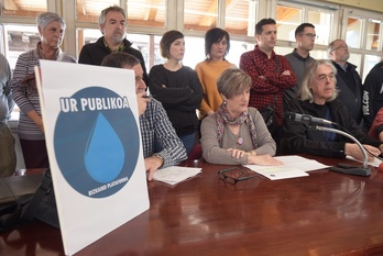 Presentación de la plataforma Ur Publikoa, hoy en Bilbo. (Monika DEL VALLE/FOKU)