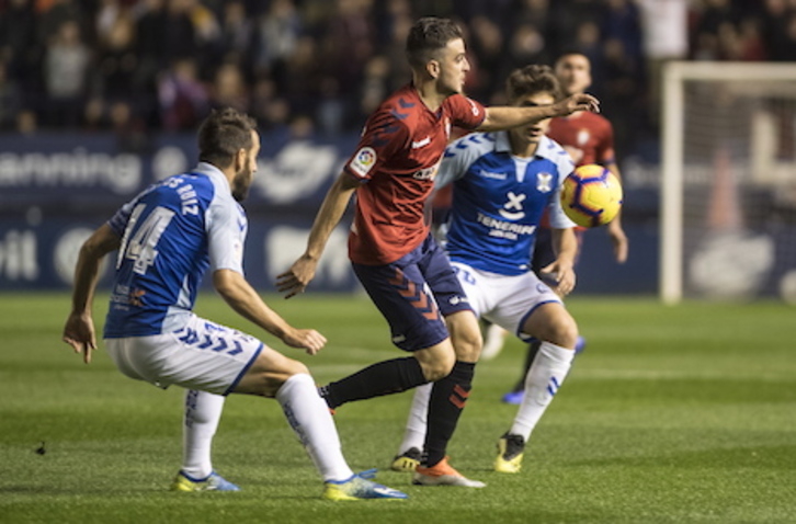 En la primera vuelta Osasuna ganó 2-0 al Tenerife. Villar será uno de los grandes ausentes. (Jagoba MANTEROLA / FOKU)