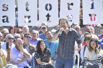 Pablo Iglesias se dirige a los congregados en el acto de Podemos en Iruñea. (Idoia ZABALETA / FOKU)