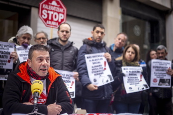 Chuse en la rueda de prensa ofrecida en Gasteiz. (Jaizki FONTANEDA/FOKU)