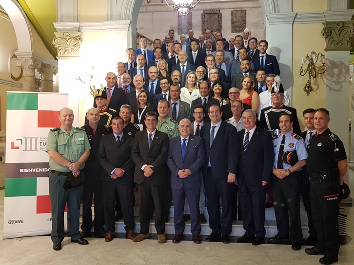 Imagen de otra recepción a policías que el Gobierno municipal no tuvo problema en mostrar.  (BILBOKO UDALA)