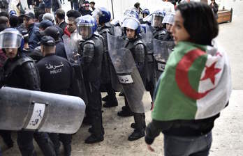 Protesta en las calles de Argel. ( RYAD KRAMDI / AFP)