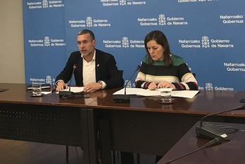 El vicepresidente Laparra y Gema Mañú  durante la presentacion del nuevo decreto de financiación de los Servicios Sociales de Base de Nafarroa. (GOBIERNO DE NAFARROA)