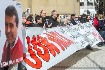 Jon Anzaren auzia argitzeko hainbat mobilizazio eta ekintza egin dute senide, lagun eta herritarrek. Irudian, 2015eko elkarretaratze bat, Donostian. [Juan Carlos RUIZ/FOKU]