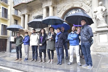 Concentración celebrada ante el Ayuntamiento de Iruñea en repulsa por la última agresión sexista.