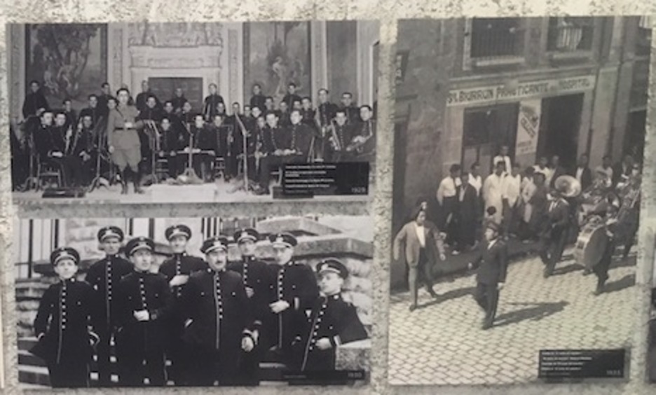 La banda municipal de Iruñea, en sus primeras décadas de historia, con los uniformes oscuros que utilizaba en aquellos años.