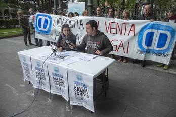 Donostia Defendatuz ekimeneko ordezkariak, gaurko agerraldian. (Jon URBE/FOKU)