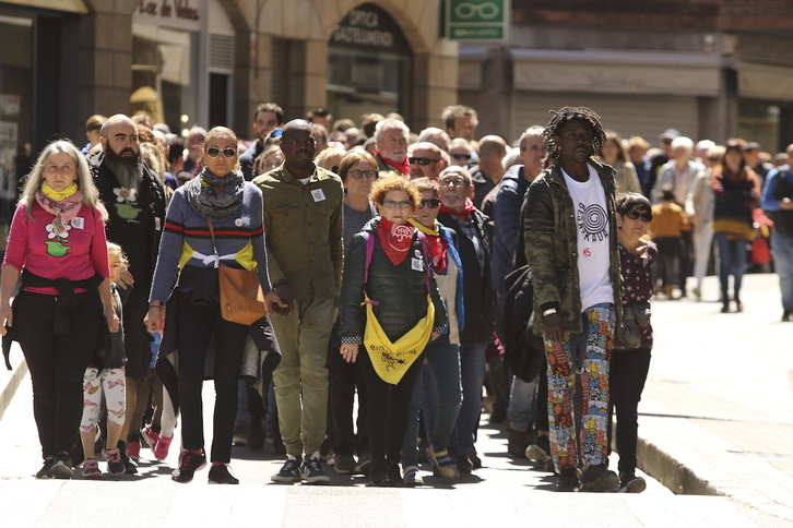 Los participantes se dirigen en columnas a Landako gunea. (Oskar MATXIN / FOKU)