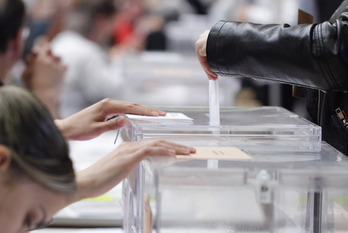 Imagen de una urna en las elecciones del 28 de abril. (Endika PORTILLO/FOKU)
