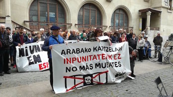 Concentración de Salhaketa en Gasteiz. (NAIZ)