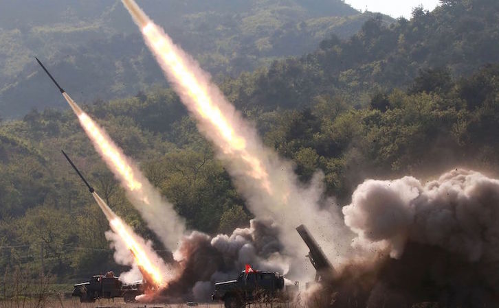 Lanzamiento de misiles desde Corea del Norte. (KCNA/AFP)