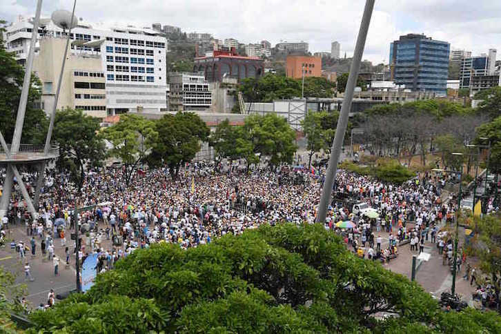 La concentración opositora apenas ha reunido a unos centenares de personas (Yuri CORTEZ/AFP)