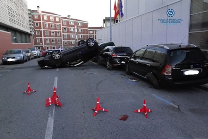 Imagen de uno de los accidentes registrados en la calle Zangoza de Iruñea. (POLICÍA MUNICIPAL DE IRUÑEA)