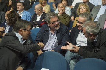 Jesús Eguiguren, junto a miembros de su partido, en una imagen de archivo. (Jon URBE/FOKU)