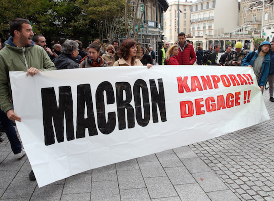 Les opposants au sommet ont organisé un rassemblement à la place Clémenceau. ©Bob EDME