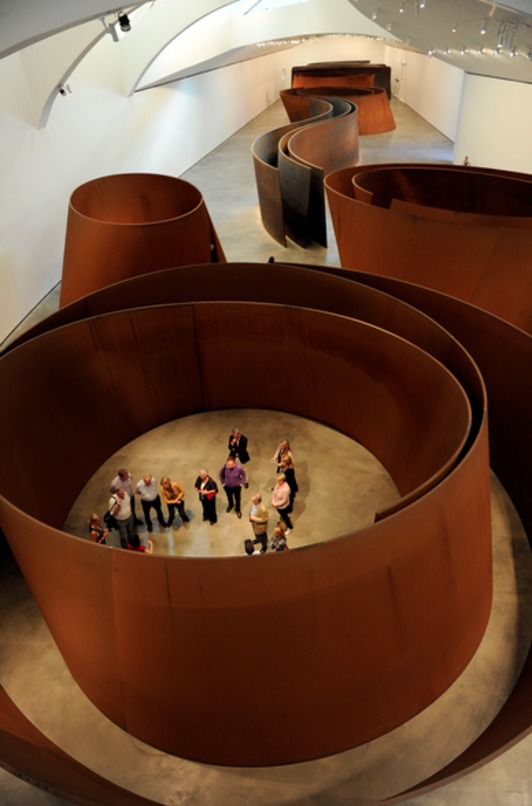 La muestra comisariada por Carmen Giménez posibilitó que esta obra de Richard Serra se quedara en Bilbo. (Monika DEL VALLE / FOKU)