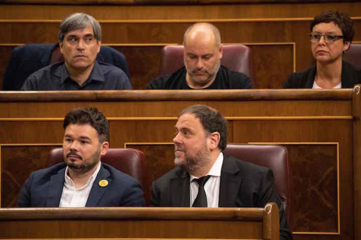 Gabriel Rufián y Oriol Junqueras, en el Congreso.  (POOL EFE) 
