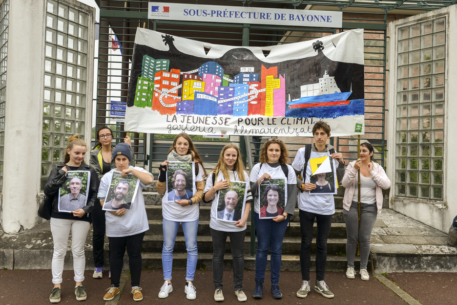 Six "décrocheurs de portraits" de Macron vont passer en procès le 28 mai. © Guillaume FAUVEAU 