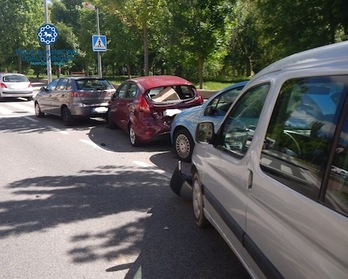 Imagen de la colisión múltiple en la calle Río Arga de Iruñea. (POLICÍA MUNICIPAL DE IRUÑEA)