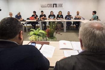 Reunión entre sindicatos y patronales en la sede del CRL en Bilbo. (Monika DEL VALLE/FOKU)