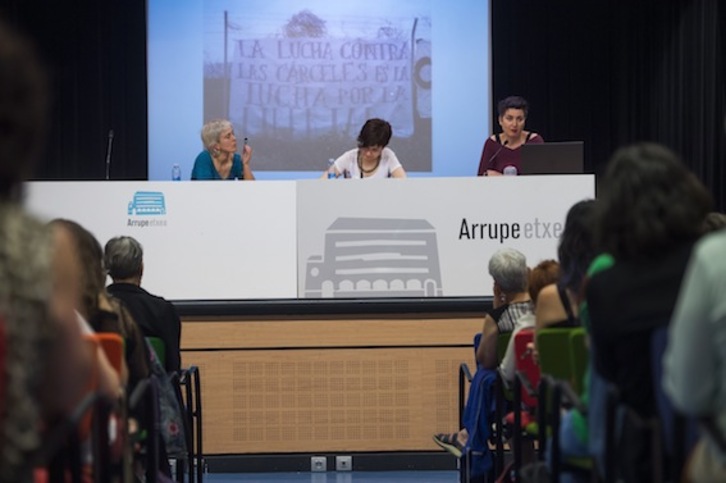 Un momento del encuentro celebrado en Bilbo. (Monika DEL VALLE/FOKU)