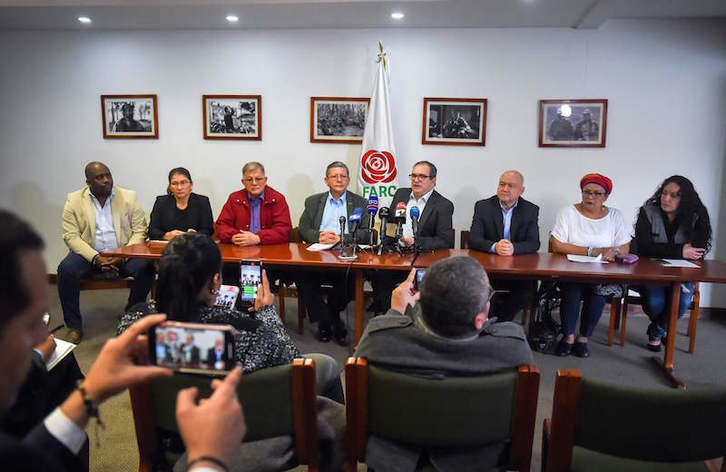 Comparecencia el pasado día 15 de la dirección de la Fuerza Alternativa Revolucionaria del Común (FARC) para denunciar la muerte de excombatientes tras la firma de los acuerdos de paz. (Raúl ARBOLEDA/AFP)