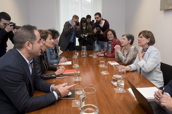 Imagen de la reunión entre el PSN y Geroa Bai sobre la formación de gobierno en Nafarroa. (Iñigo URIZ/FOKU)