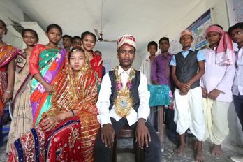 Una boda entre adolescentes en Nepal el 21 de junio de 2018. (Kiran PANDAY/UNICEF)