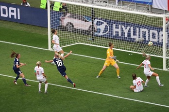 Un momento histórico: Claire Emslie ha marcado el primer gol para Escocia en un Mundial. Valery HACHE/AFP PHOTO