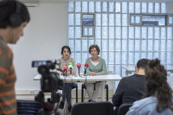 Comparecencia celebrada este lunes para exponer la situación actual de Sara Majarenas y su hija. (Gorka RUBIO / FOKU)  