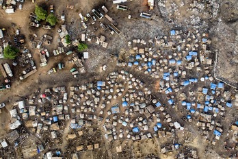  Vista aérea de un campo de desplazados en el centro de Mali. (MICHELE CATTANI-AFP) 