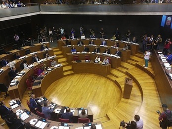 Imagen de la constitución del Parlamento de Nafarroa. (Martxelo DIAZ)