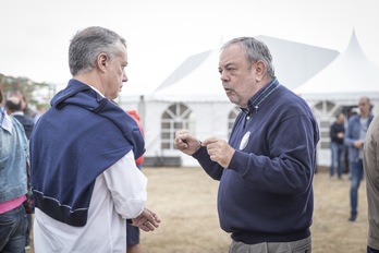 Urkullu eta Azpiazu, EAJren Alderdi Egun batean hizketan. (Endika PORTILLO | FOKU)