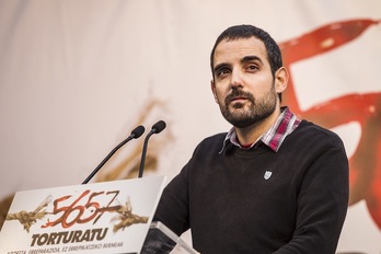 Compains, en una manifestación contra la tortura en Bilbo. (Aritz LOIOLA | FOKU)