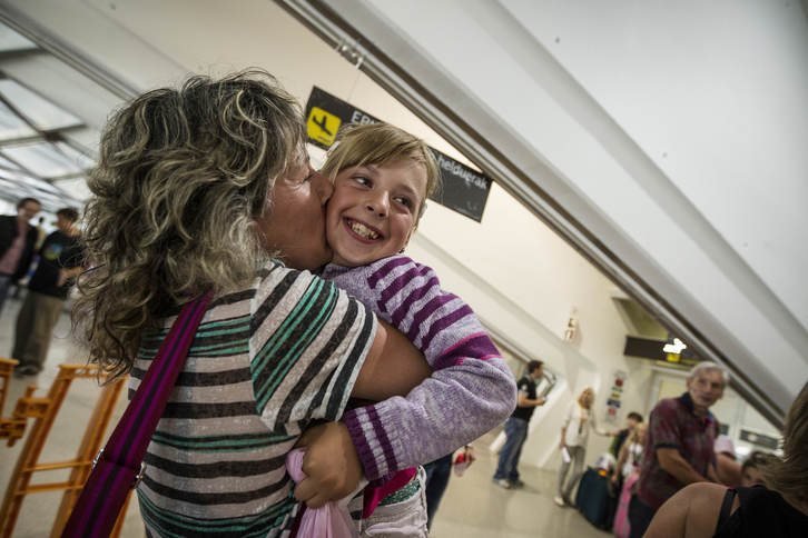 Una niña procedente de Chernóbil, recibida en Loiu en 2014. (Aritz LOIOLA | FOKU)