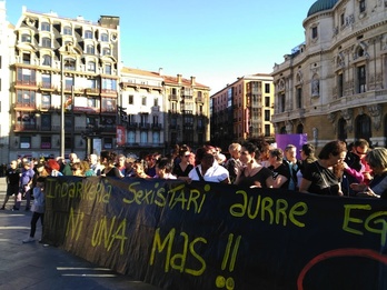 Concentración en Bilbo para denunciar el último crimen machista en Euskal Herria. (@goikodeustu)