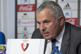 Fran Canal, durante una comparecencia con Osasuna. (Iñigo URIZ/FOKU)