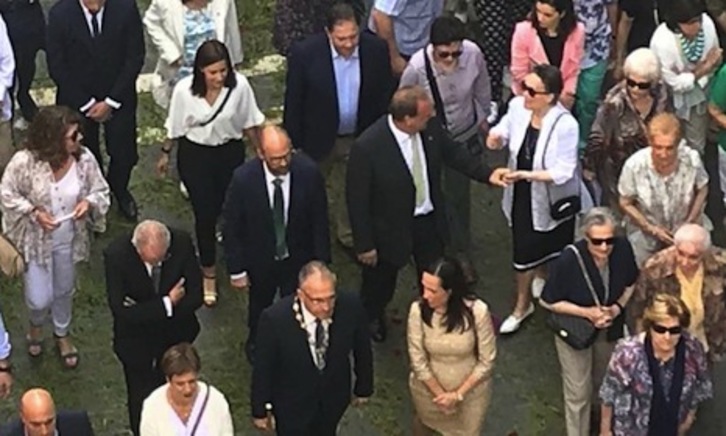 Maya, en la procesión del Corpus de Iruñea con los símbolos que le identifican como alcalde de Iruñea.