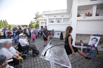 Homenaje a Enrique Gomez 'Korta' en el cementerio de Gasteiz. (Endika PORTILLO/FOKU)