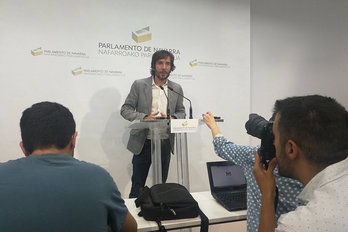 Mikel Buil ha comparecido tras su reunión con Unai Hualde. (@MartxeloDiaz)