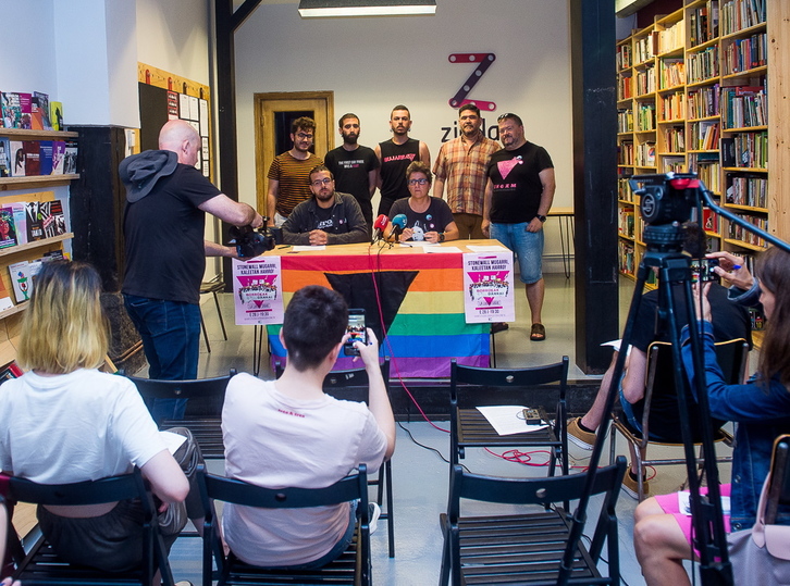 Rueda de prensa de la coordinadora del 28J de Bizkaia en Zirika gunea. (Luis JAUREGIALTZO / FOKU)