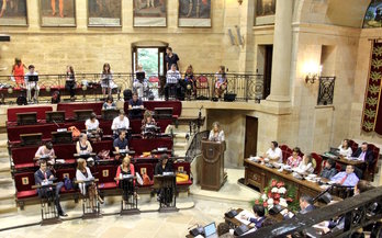 Bea Ilardia, durante su intervención en Gernika. (@ehbildubizkaia)