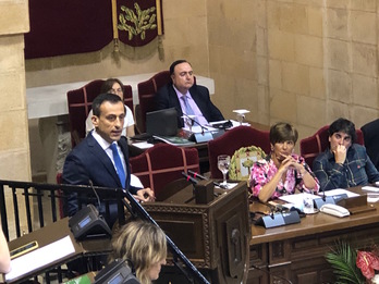 Ekain Rico, portavoz del PSE, durante su intervención en Gernika.