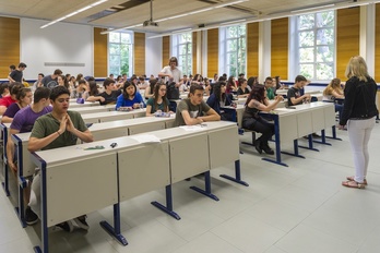 Estudiantes se preparan para realizar una prueba. (Juan Carlos RUIZ | FOKU)